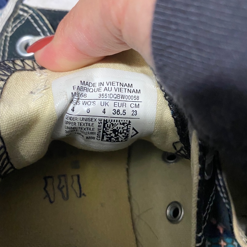 Converse - Picture 3 of 3
